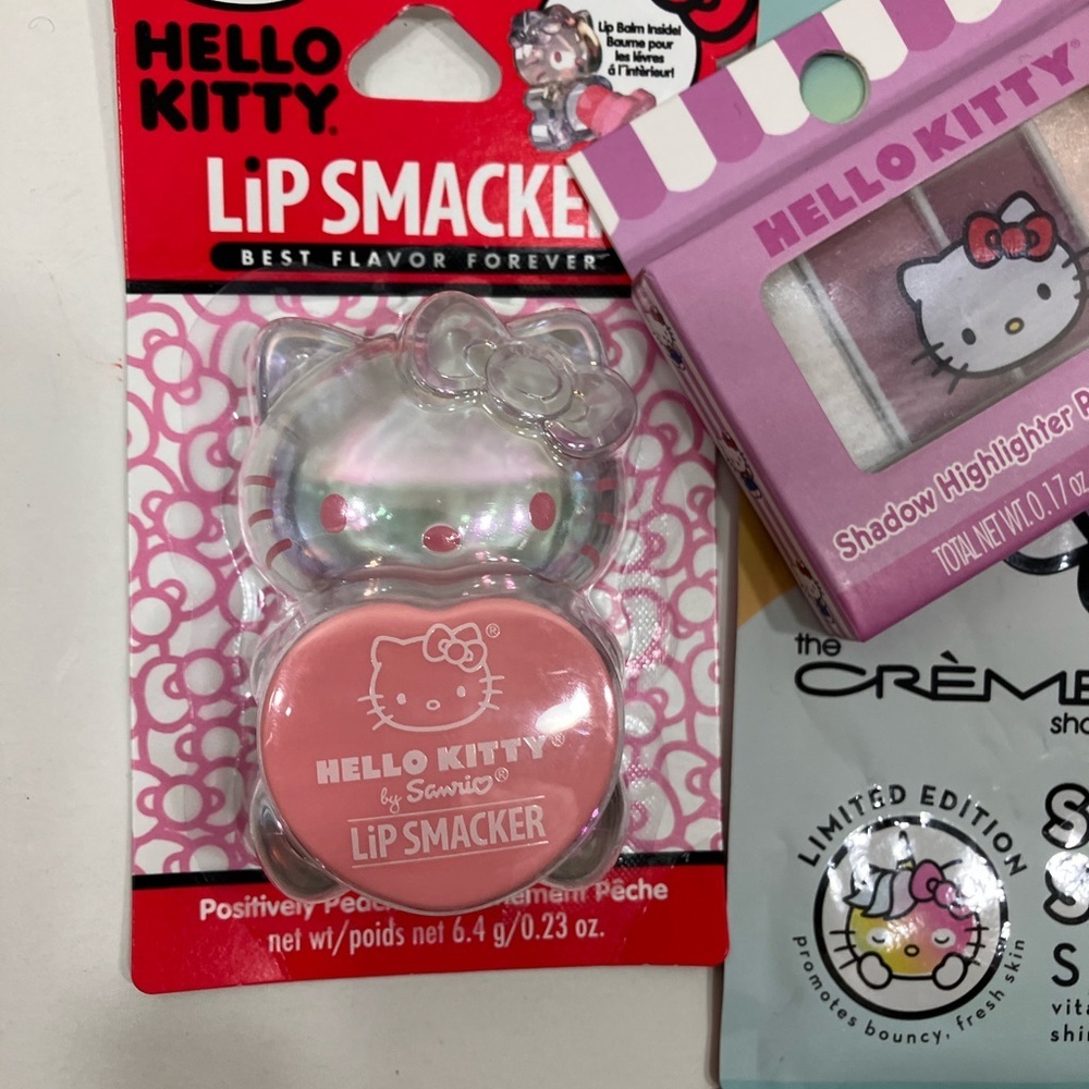 Hello Kitty Cosmetics/Mask - Picture 3 of 11